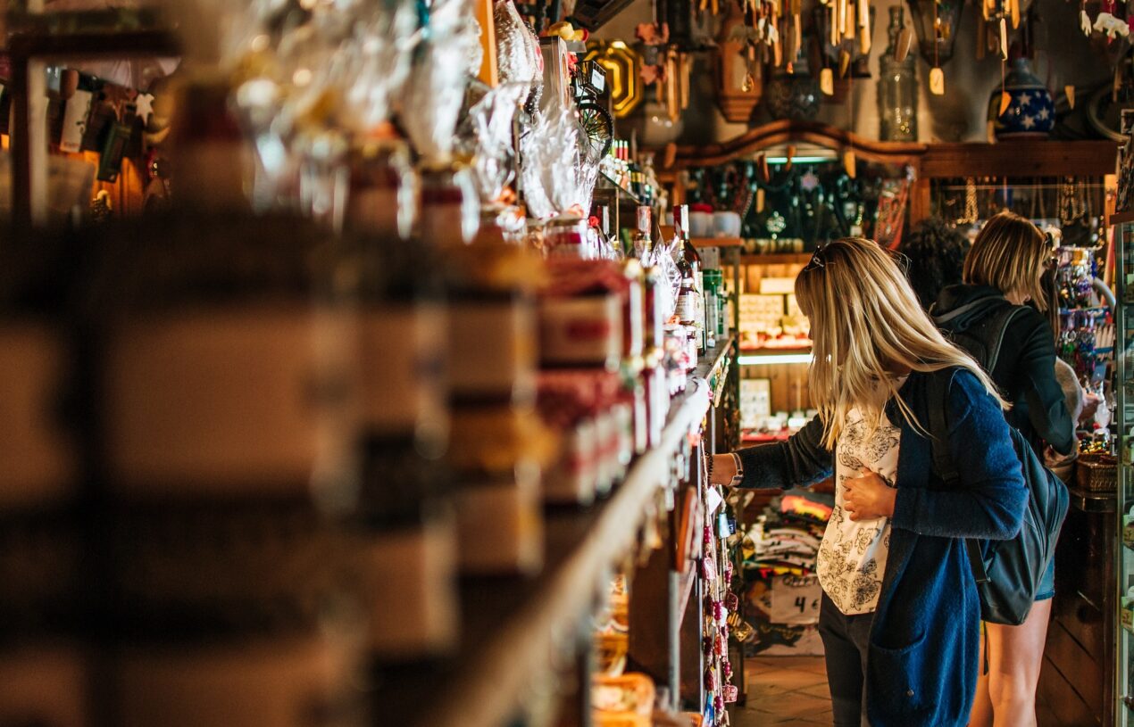 Statocentric vs democratic regimes: about the benefits in everyday life